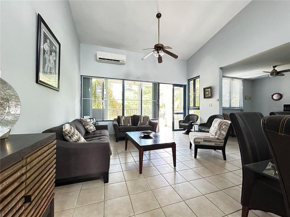 For Sale: $391,000 (3 beds, 3 baths, 2052 Square Feet)