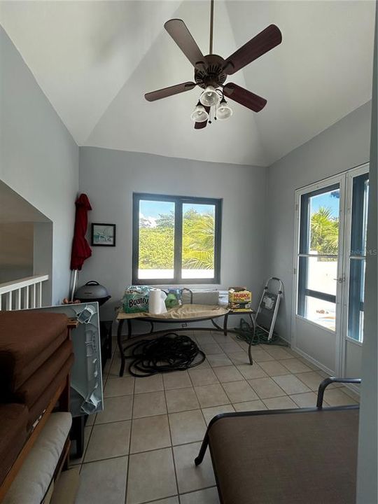 For Sale: $391,000 (3 beds, 3 baths, 2052 Square Feet)