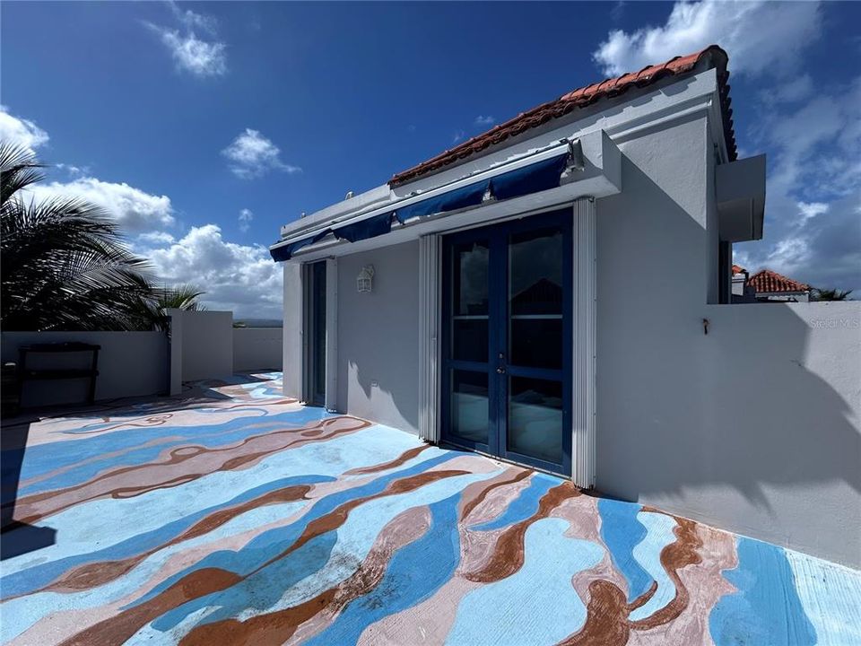 For Sale: $391,000 (3 beds, 3 baths, 2052 Square Feet)