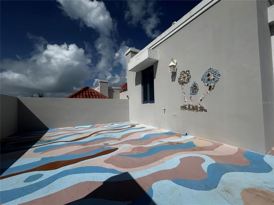 For Sale: $391,000 (3 beds, 3 baths, 2052 Square Feet)