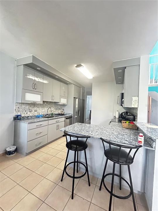 For Sale: $391,000 (3 beds, 3 baths, 2052 Square Feet)