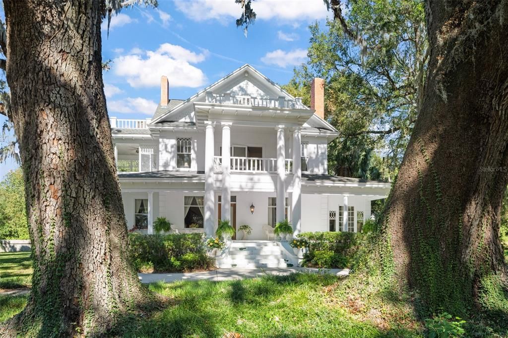 Recently Sold: $3,995,000 (4 beds, 3 baths, 4070 Square Feet)