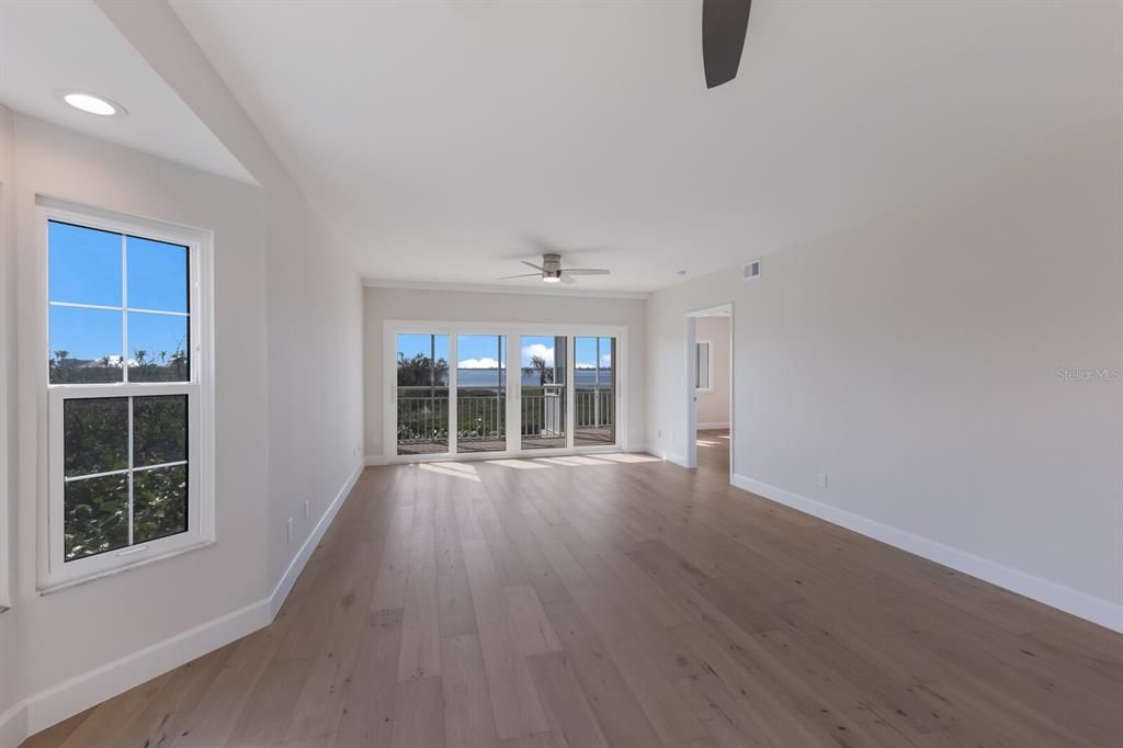 待售: $649,500 (2 贝兹, 2 浴室, 1593 平方英尺)