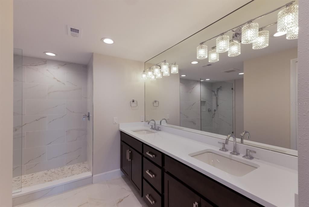 待售: $649,500 (2 贝兹, 2 浴室, 1593 平方英尺)