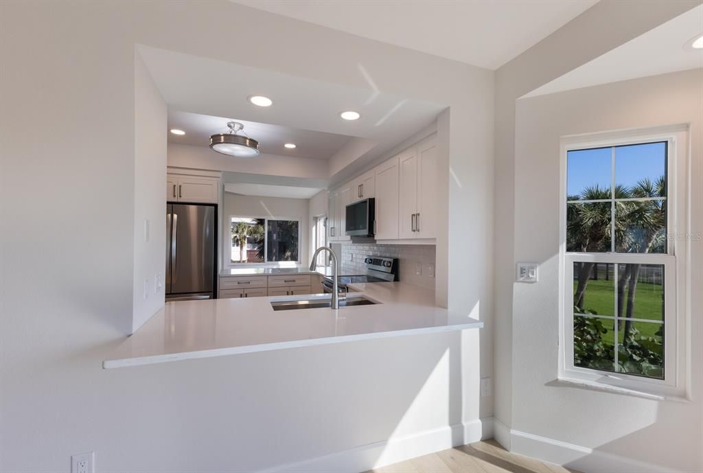 待售: $649,500 (2 贝兹, 2 浴室, 1593 平方英尺)