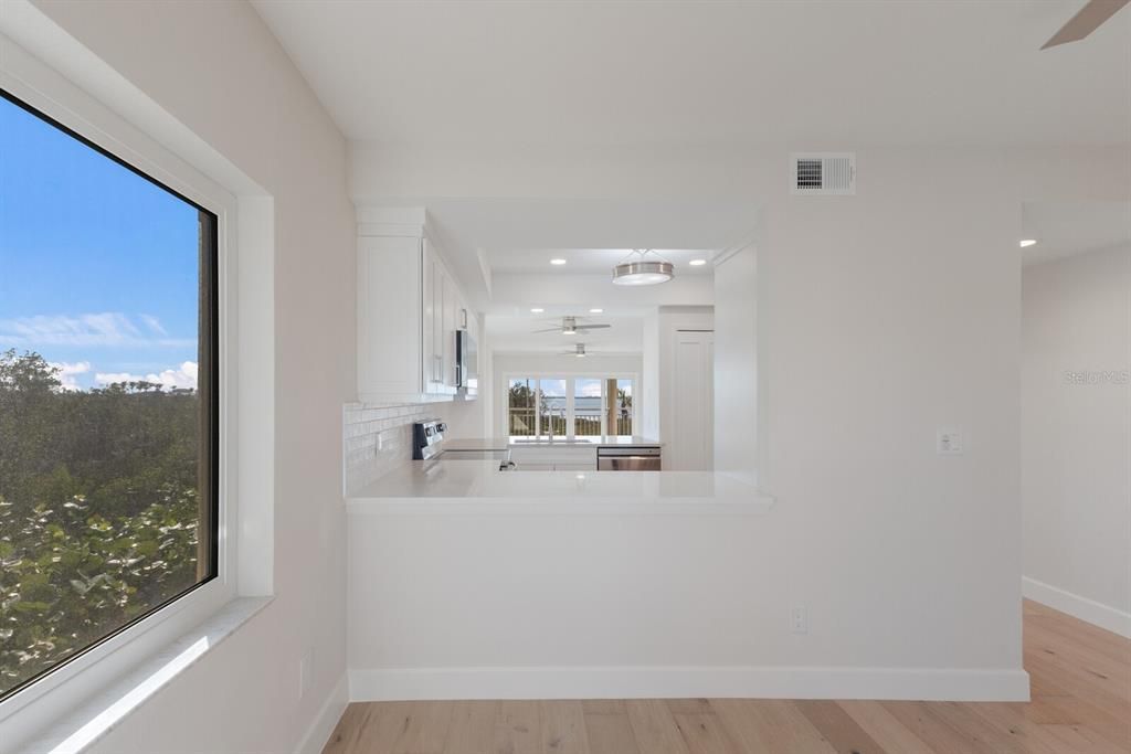 待售: $649,500 (2 贝兹, 2 浴室, 1593 平方英尺)