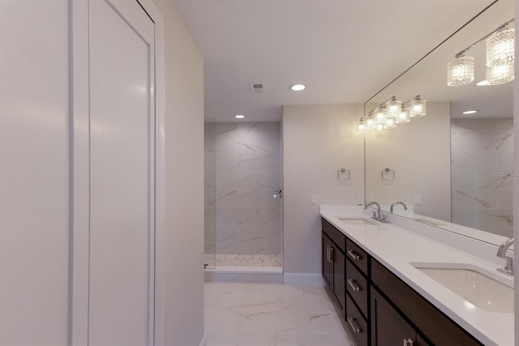 待售: $649,500 (2 贝兹, 2 浴室, 1593 平方英尺)