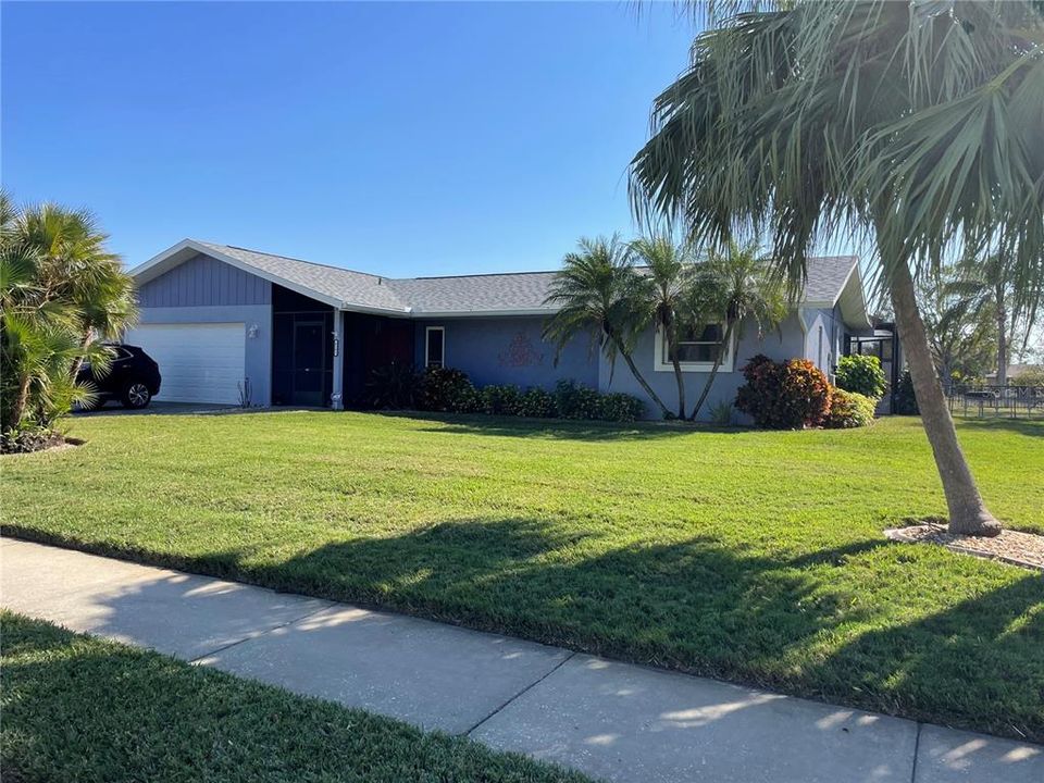 Recently Sold: $550,000 (3 beds, 2 baths, 1864 Square Feet)