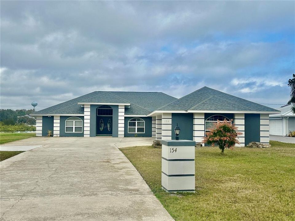 最近售出: $600,000 (4 贝兹, 3 浴室, 3299 平方英尺)