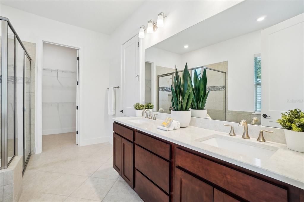 En Venta: $675,000 (4 camas, 3 baños, 2275 Pies cuadrados)