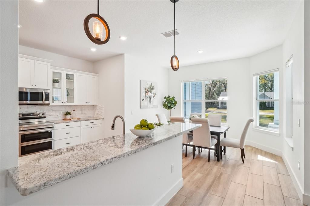 En Venta: $675,000 (4 camas, 3 baños, 2275 Pies cuadrados)