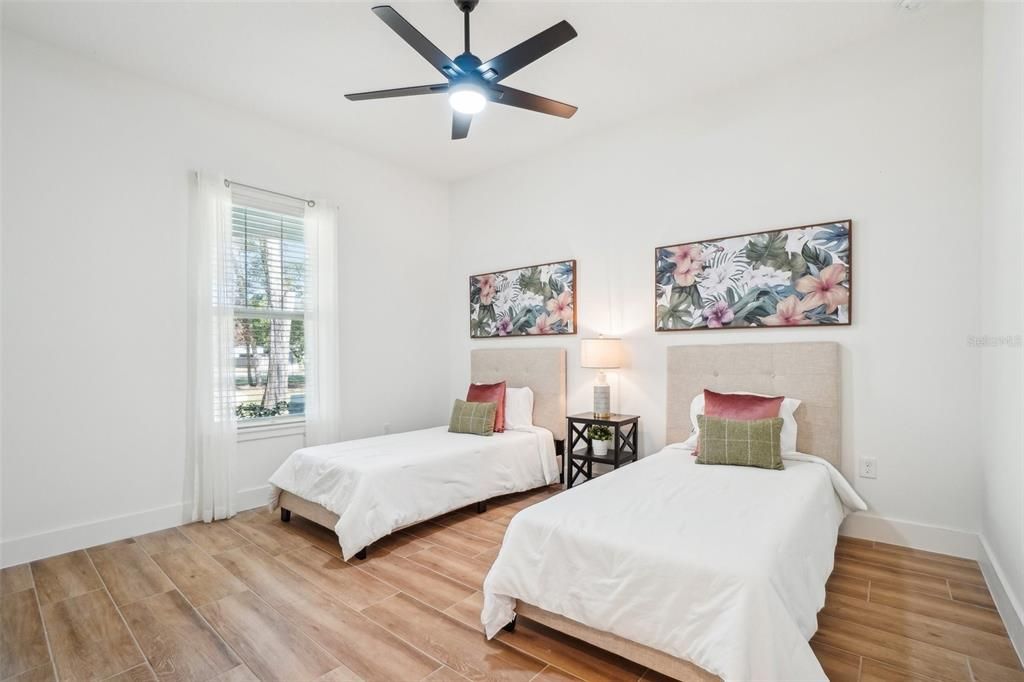 En Venta: $675,000 (4 camas, 3 baños, 2275 Pies cuadrados)