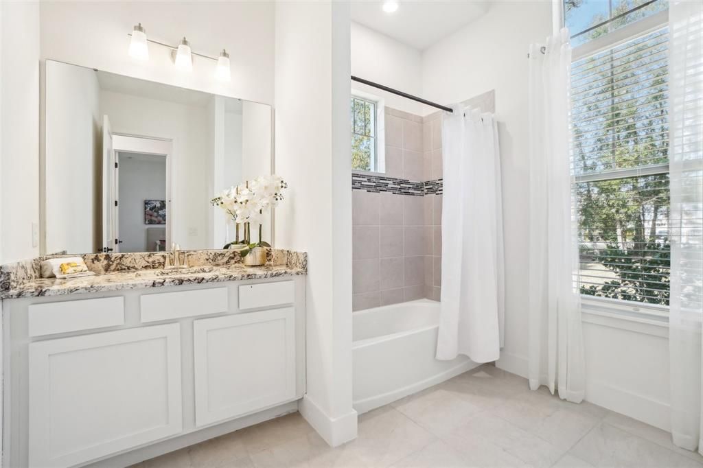 En Venta: $675,000 (4 camas, 3 baños, 2275 Pies cuadrados)