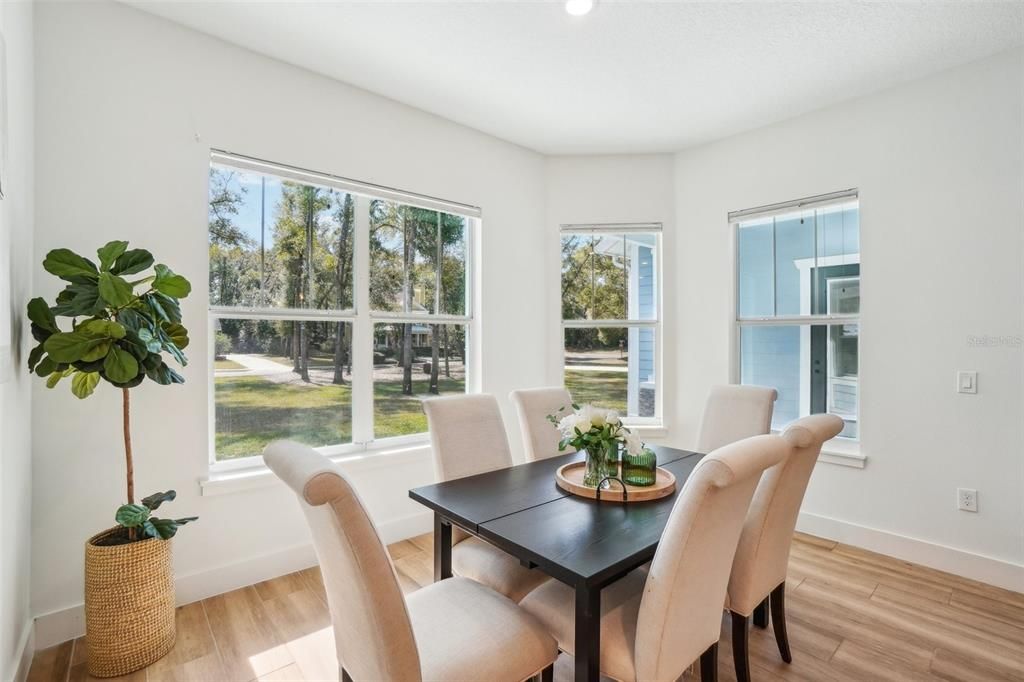 En Venta: $675,000 (4 camas, 3 baños, 2275 Pies cuadrados)