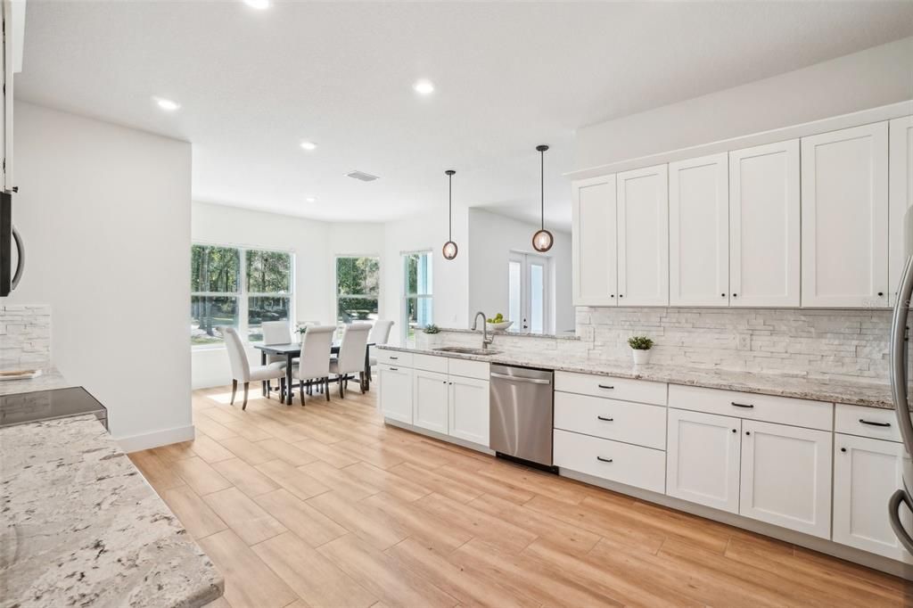 En Venta: $675,000 (4 camas, 3 baños, 2275 Pies cuadrados)