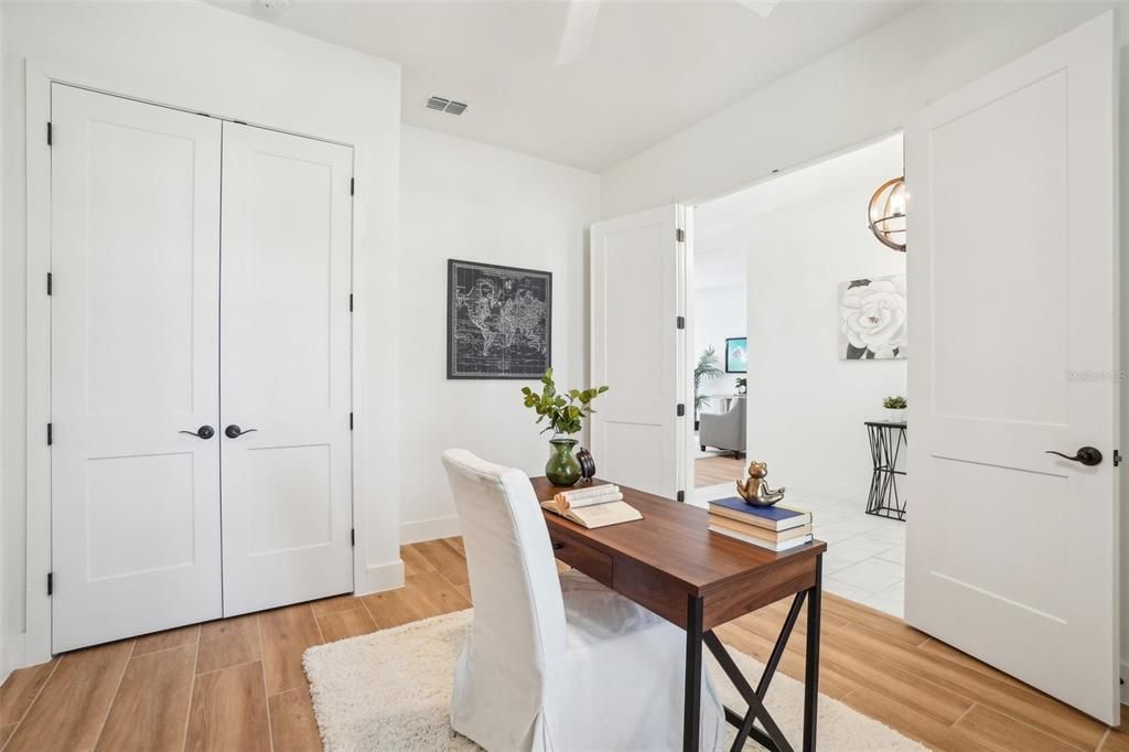 En Venta: $675,000 (4 camas, 3 baños, 2275 Pies cuadrados)