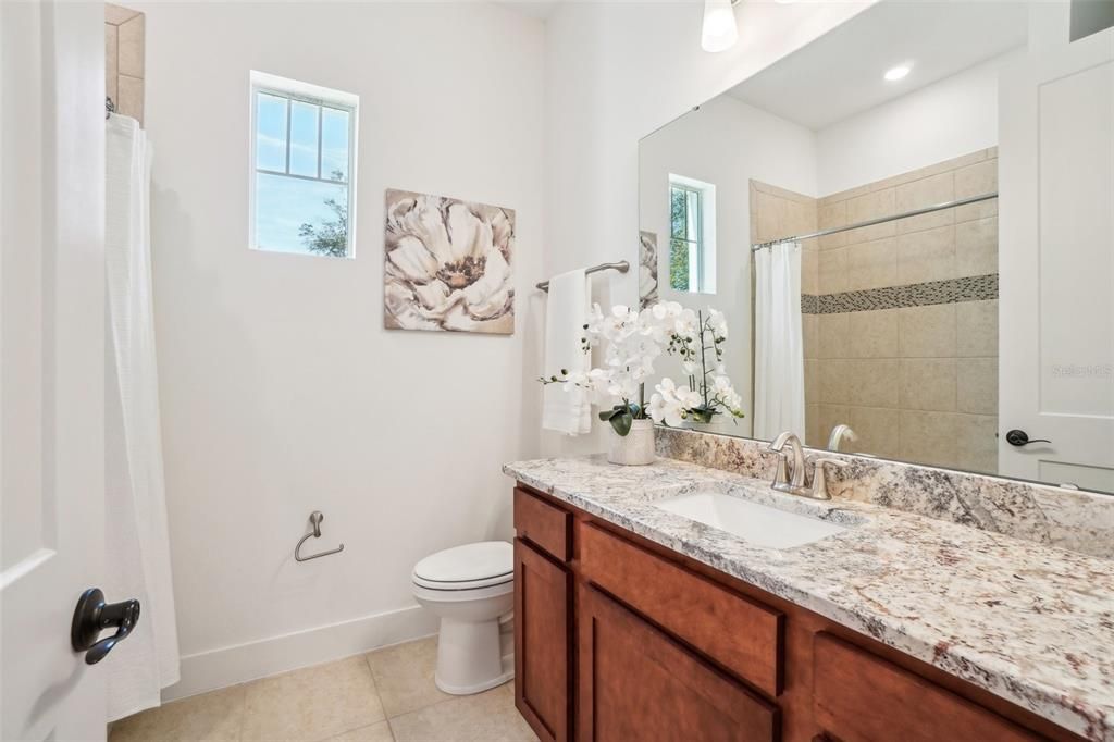 En Venta: $675,000 (4 camas, 3 baños, 2275 Pies cuadrados)