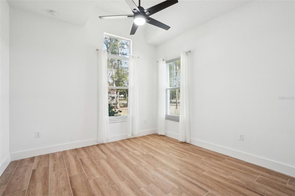 En Venta: $675,000 (4 camas, 3 baños, 2275 Pies cuadrados)