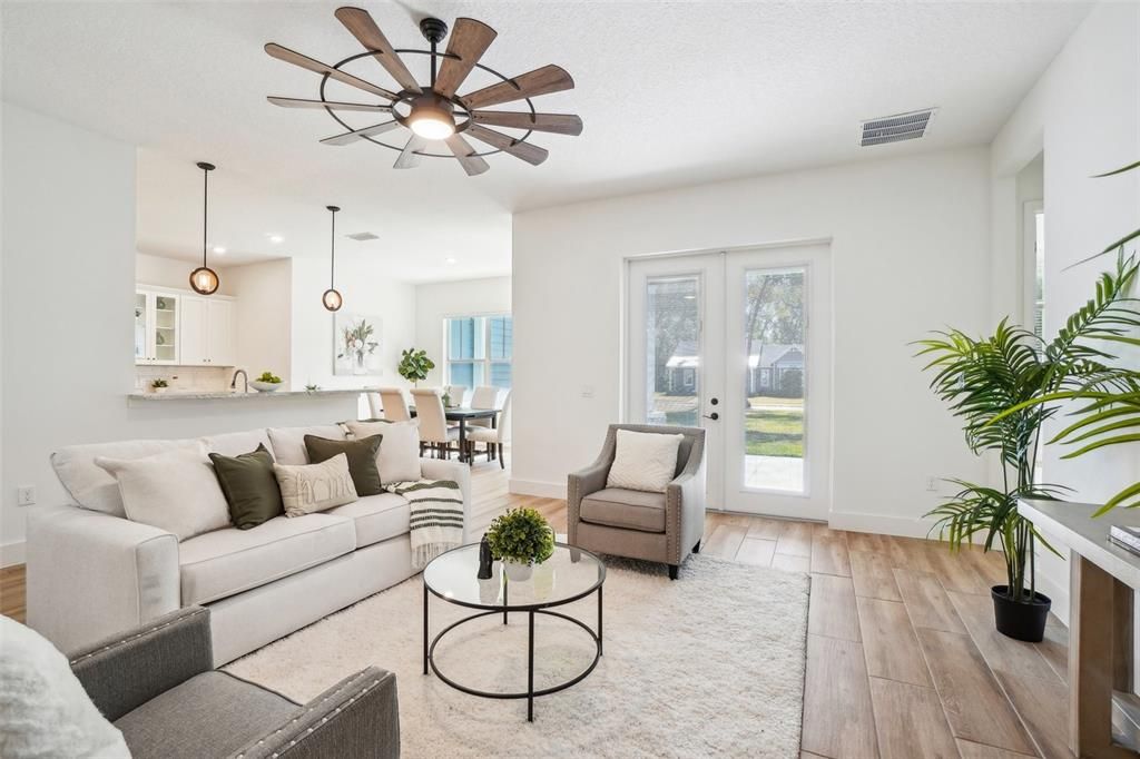 En Venta: $675,000 (4 camas, 3 baños, 2275 Pies cuadrados)