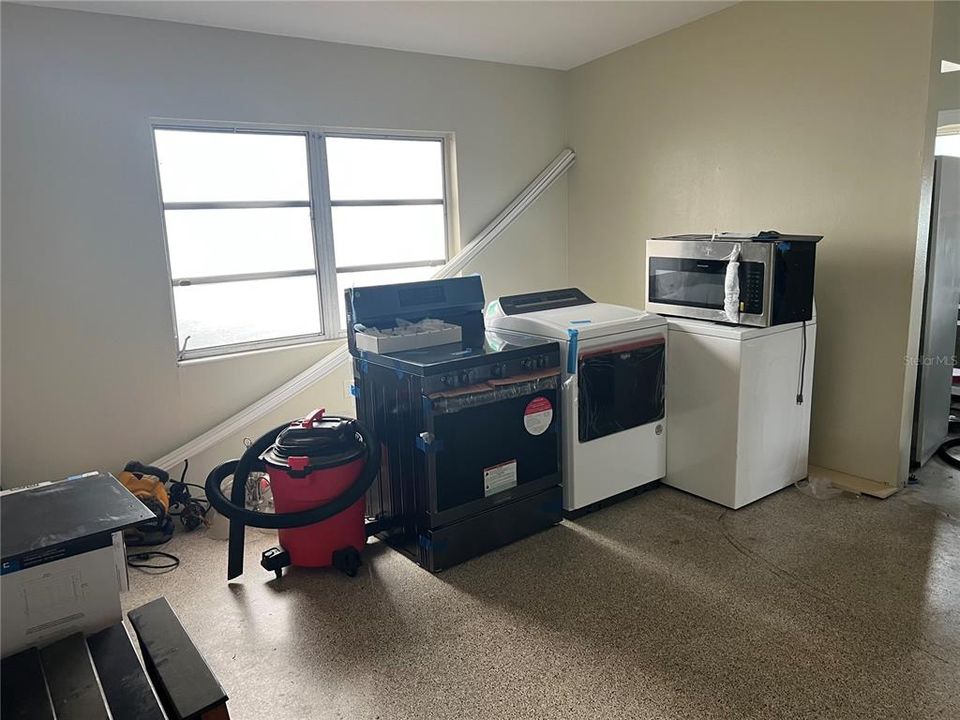 For Sale: $114,900 (2 beds, 1 baths, 822 Square Feet)