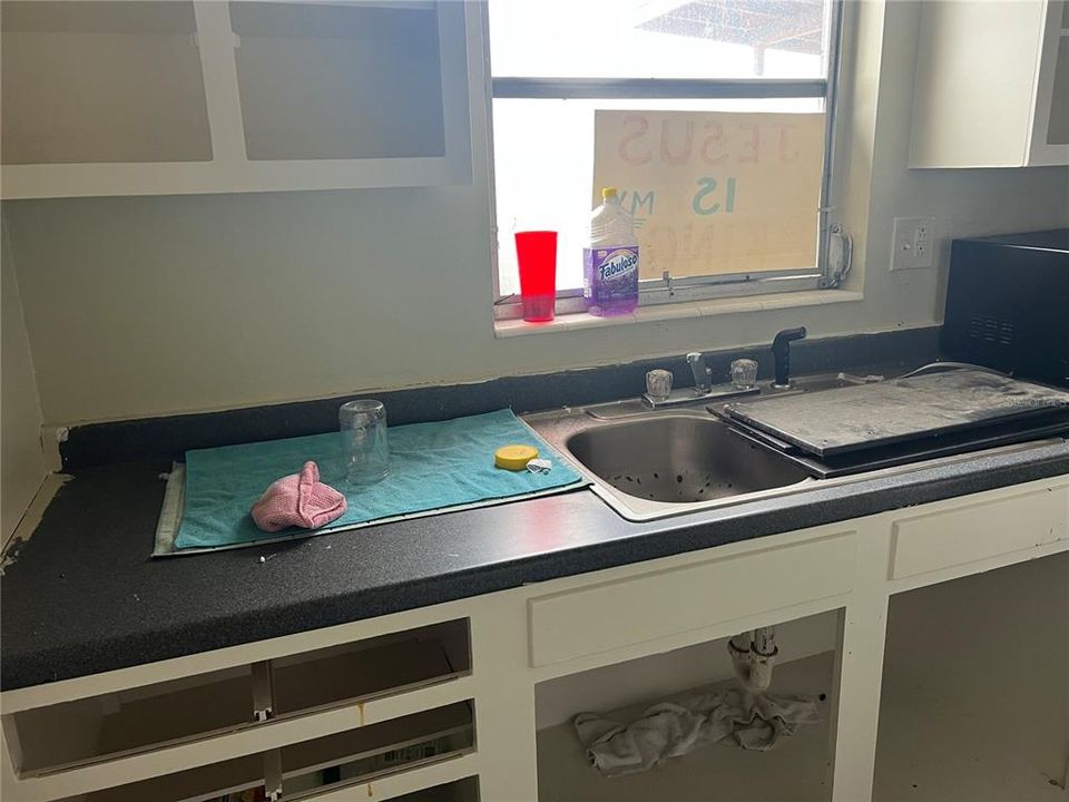 For Sale: $114,900 (2 beds, 1 baths, 822 Square Feet)