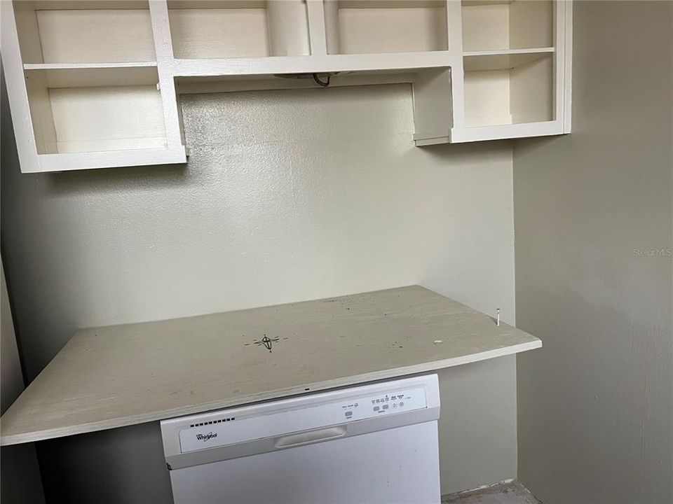 For Sale: $114,900 (2 beds, 1 baths, 822 Square Feet)