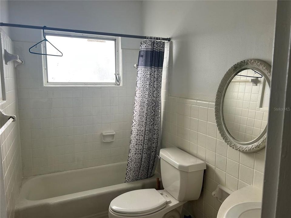 For Sale: $114,900 (2 beds, 1 baths, 822 Square Feet)