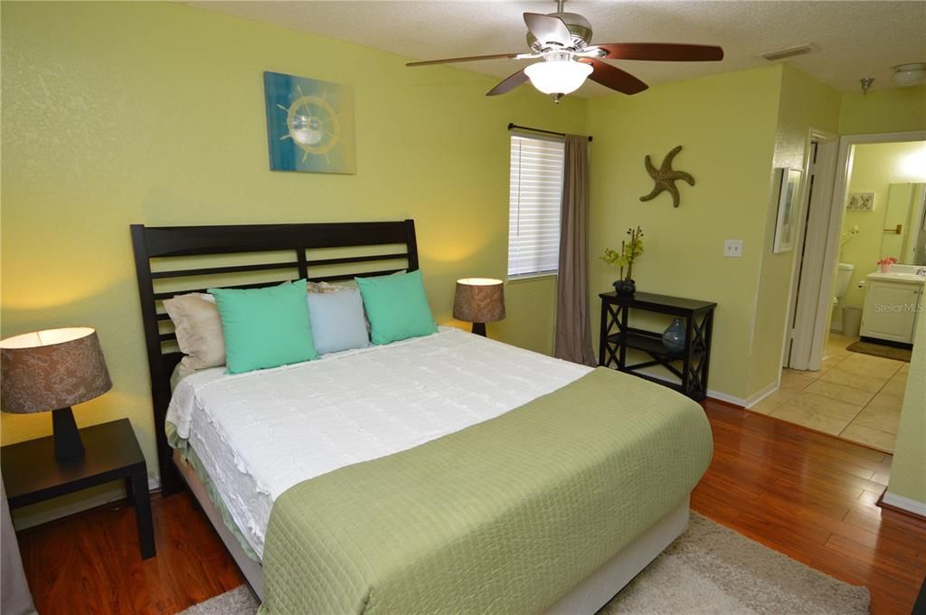 Active With Contract: $2,250 (2 beds, 2 baths, 1028 Square Feet)