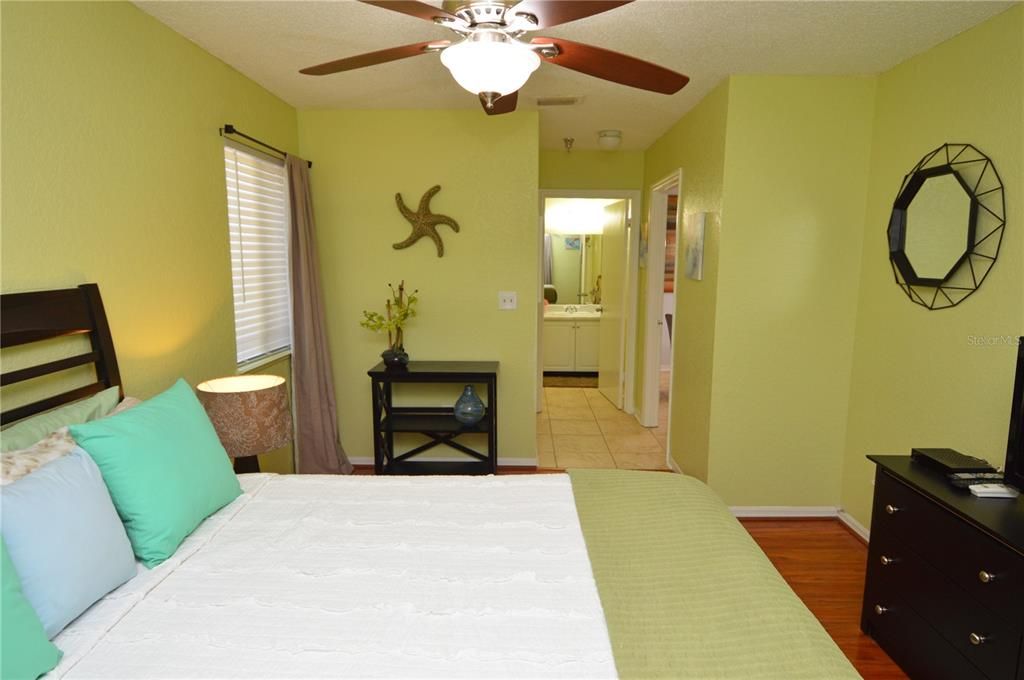 Active With Contract: $2,250 (2 beds, 2 baths, 1028 Square Feet)