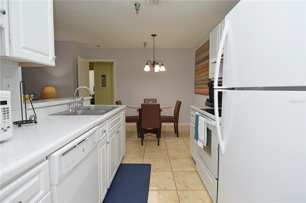 Active With Contract: $2,250 (2 beds, 2 baths, 1028 Square Feet)