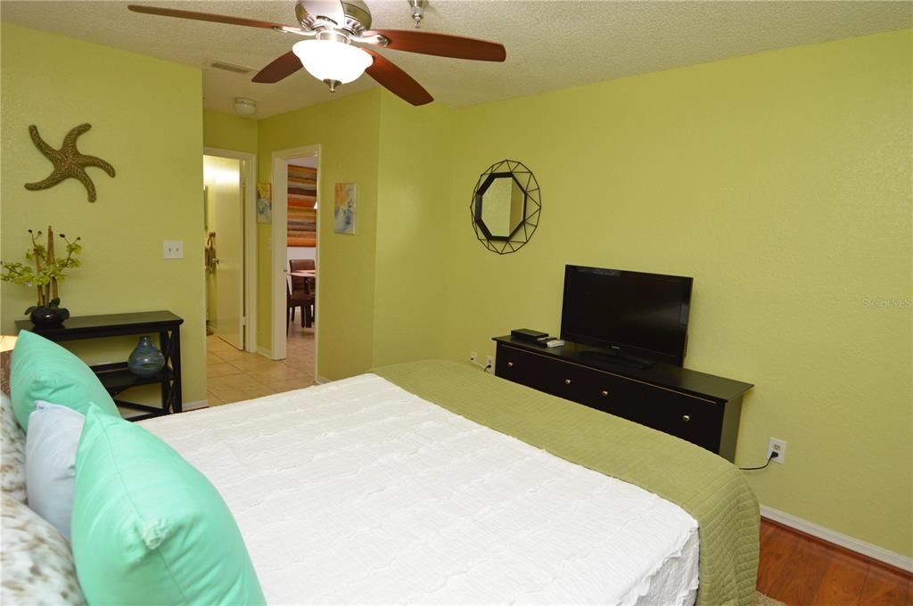 Active With Contract: $2,250 (2 beds, 2 baths, 1028 Square Feet)