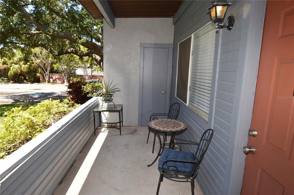 Active With Contract: $2,250 (2 beds, 2 baths, 1028 Square Feet)