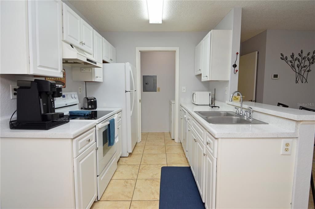 Active With Contract: $2,250 (2 beds, 2 baths, 1028 Square Feet)