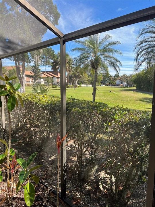 合同活跃: $155,000 (2 贝兹, 2 浴室, 1224 平方英尺)