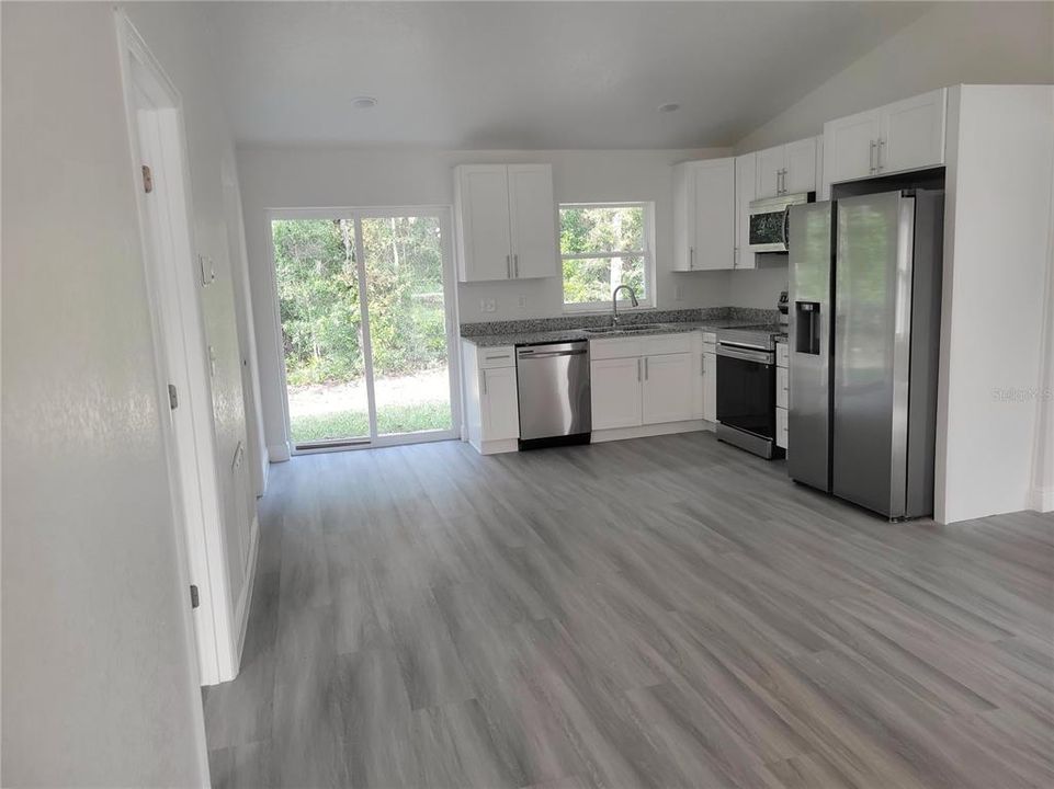 For Sale: $220,000 (3 beds, 2 baths, 1000 Square Feet)