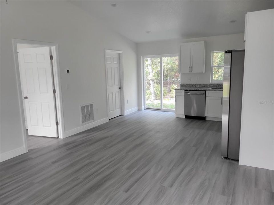 For Sale: $220,000 (3 beds, 2 baths, 1000 Square Feet)