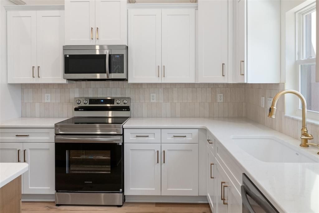For Sale: $392,500 (4 beds, 2 baths, 1943 Square Feet)