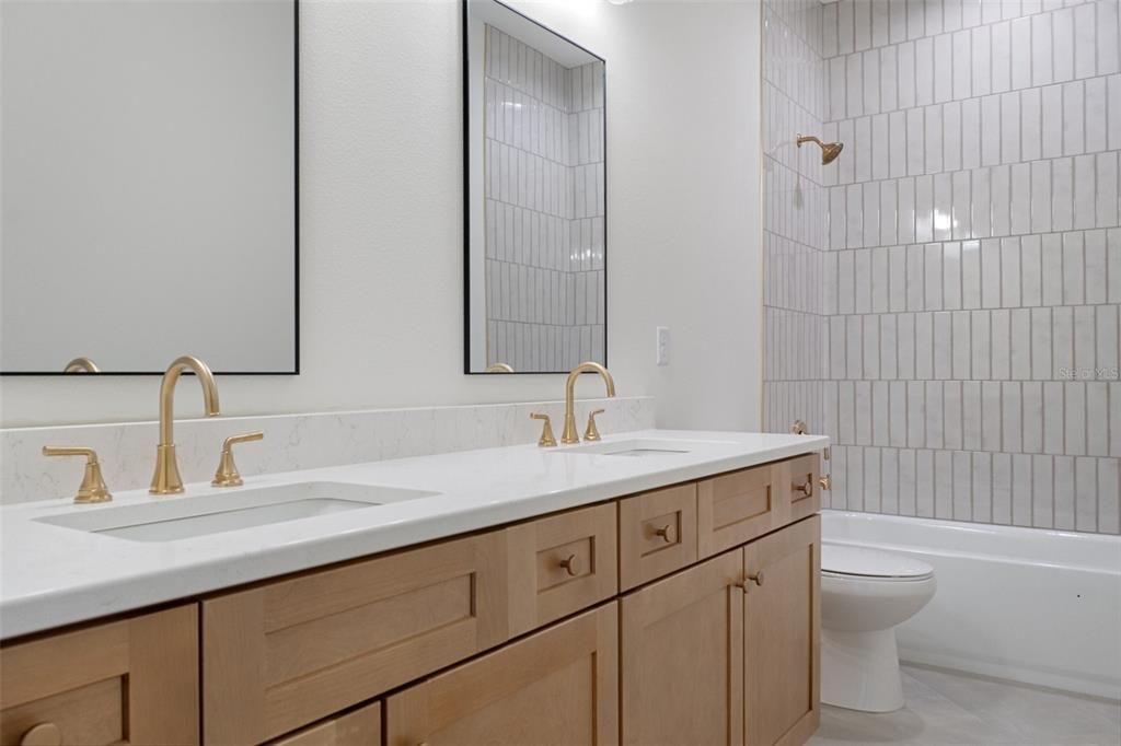 For Sale: $392,500 (4 beds, 2 baths, 1943 Square Feet)