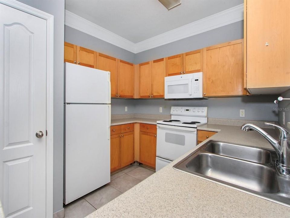 Active With Contract: $1,890 (3 beds, 2 baths, 1369 Square Feet)