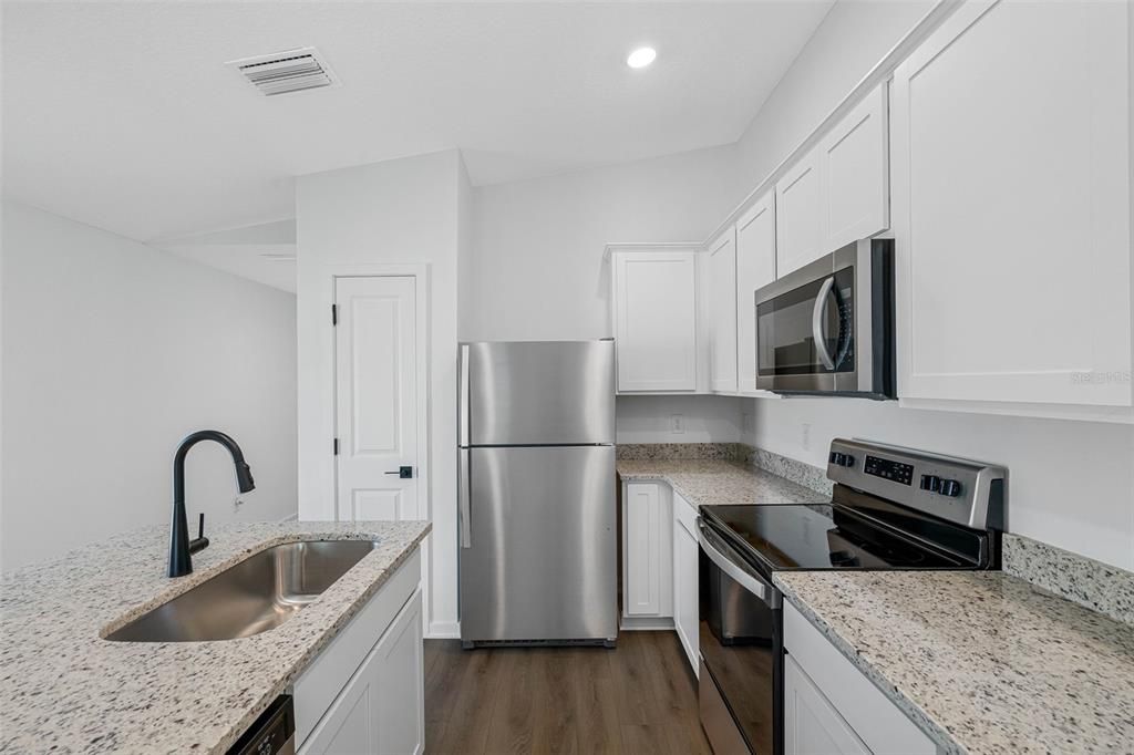Active With Contract: $312,900 (3 beds, 2 baths, 1498 Square Feet)