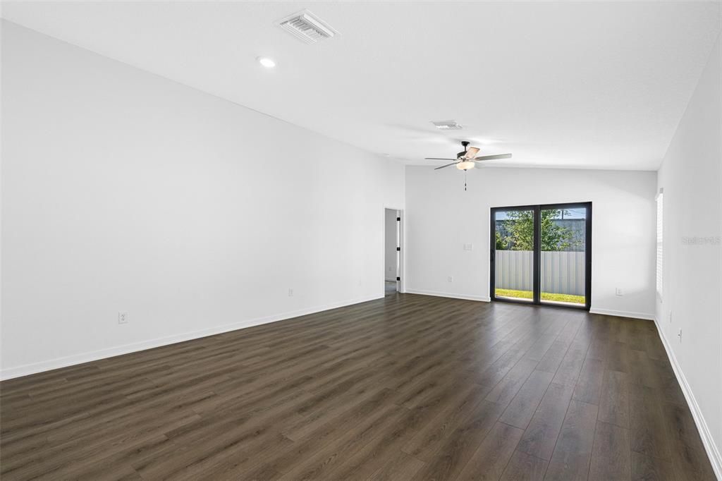 Active With Contract: $312,900 (3 beds, 2 baths, 1498 Square Feet)