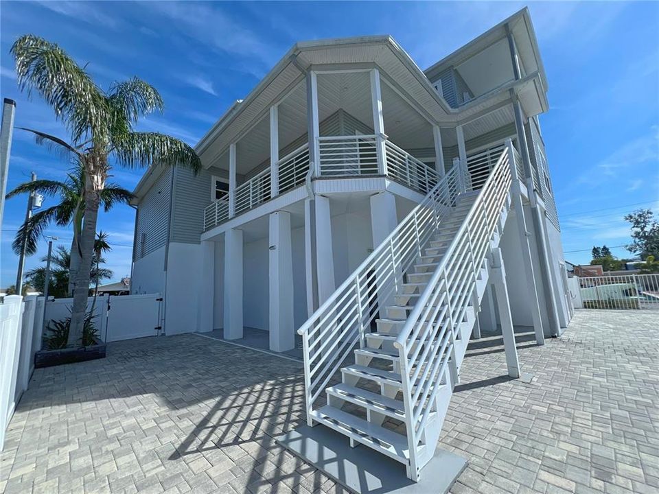 For Sale: $1,200,000 (4 beds, 4 baths, 3196 Square Feet)