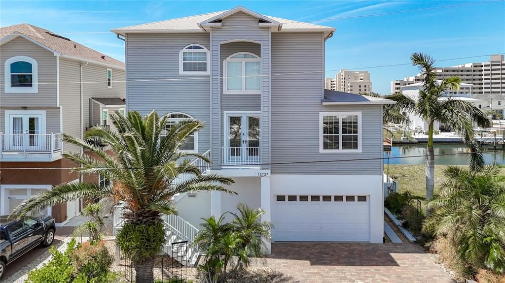 For Sale: $1,200,000 (4 beds, 4 baths, 3196 Square Feet)