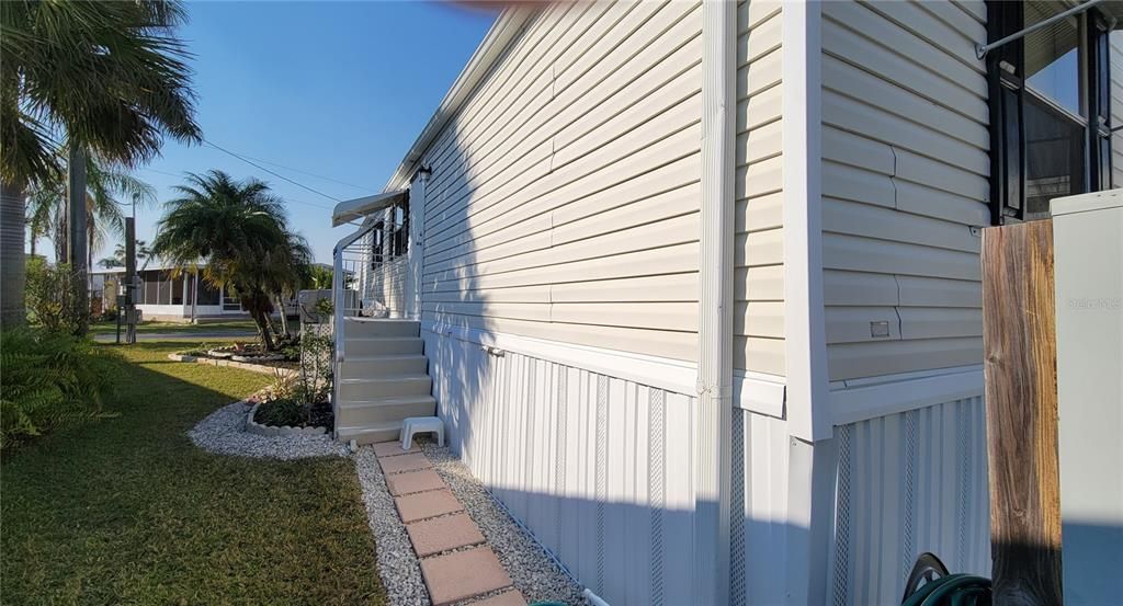 待售: $139,000 (2 贝兹, 1 浴室, 672 平方英尺)