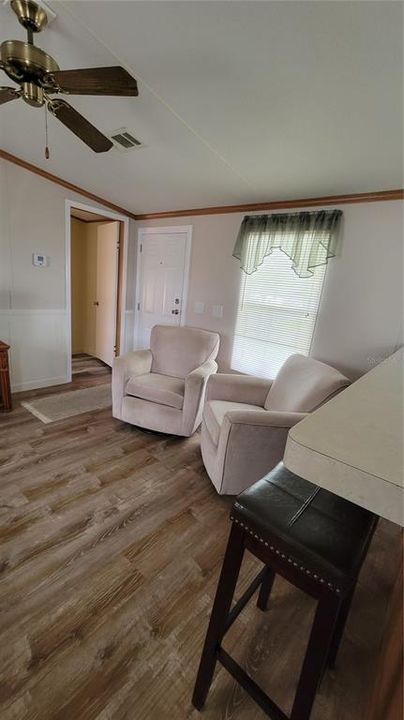 待售: $139,000 (2 贝兹, 1 浴室, 672 平方英尺)