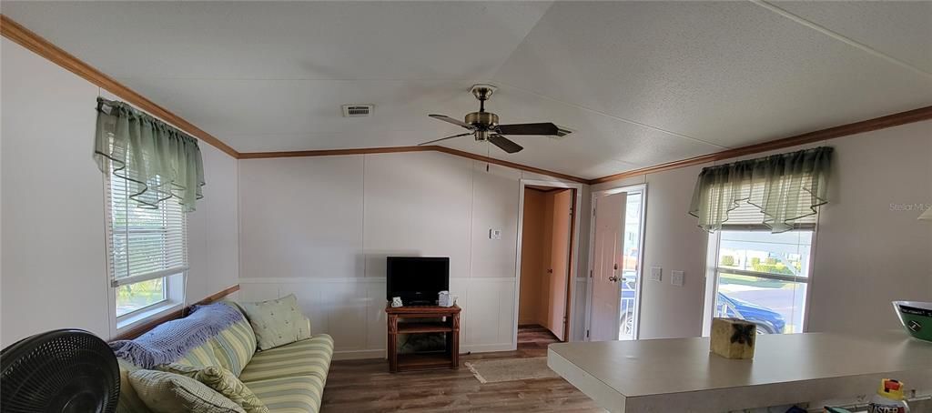 待售: $139,000 (2 贝兹, 1 浴室, 672 平方英尺)