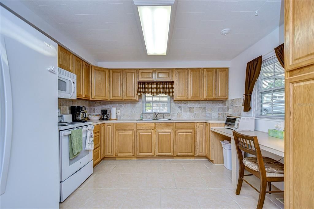 На продажу: $115,000 (2 спален, 2 ванн, 984 Квадратных фут)