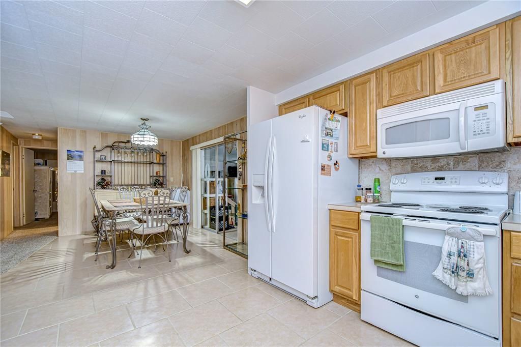 На продажу: $115,000 (2 спален, 2 ванн, 984 Квадратных фут)