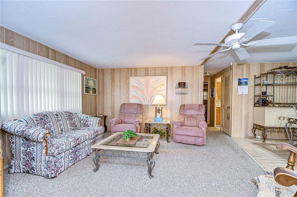 На продажу: $115,000 (2 спален, 2 ванн, 984 Квадратных фут)