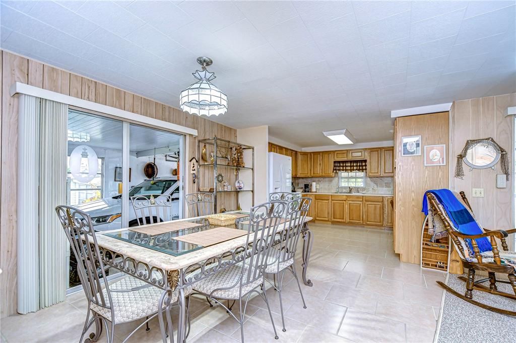 На продажу: $115,000 (2 спален, 2 ванн, 984 Квадратных фут)